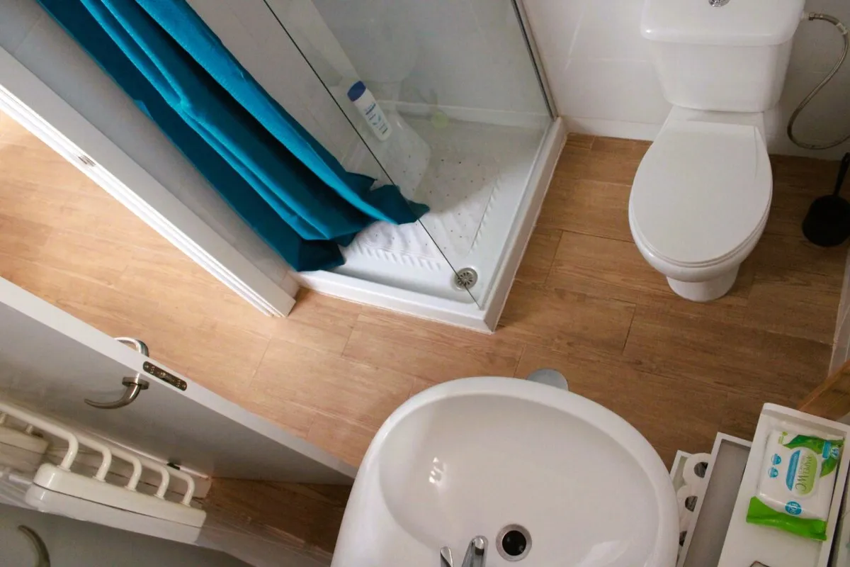 Baño completo con ducha